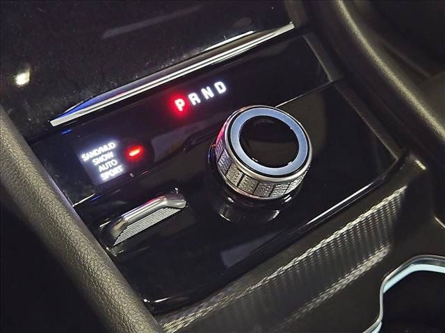 Used 2024 Jeep Grand Cherokee Limited w/ Luxury Tech Group II AWD/4WD image 12