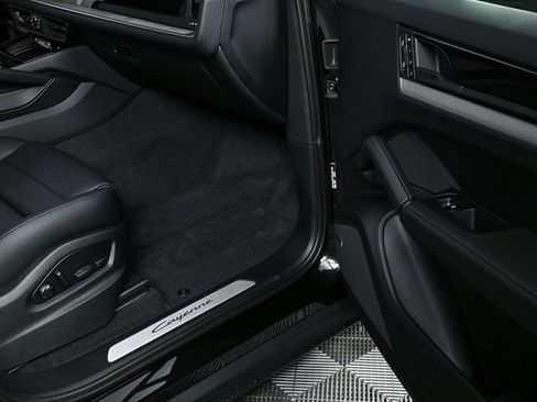 New 2025 Porsche Cayenne image 24