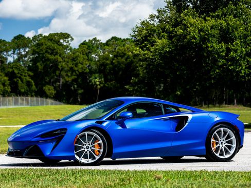 Used 2023 McLaren Artura PERFORMANCE image 21