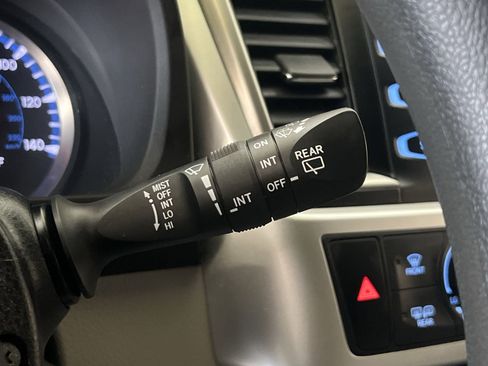 Used 2017 Toyota Highlander LE FWD image 35