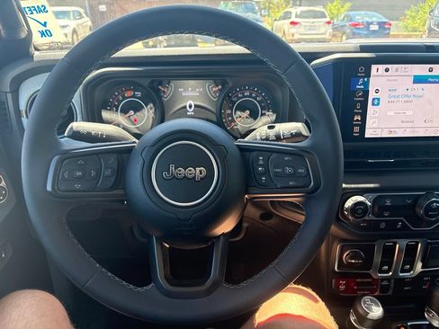 Used 2025 Jeep Wrangler Sport AWD/4WD image 15