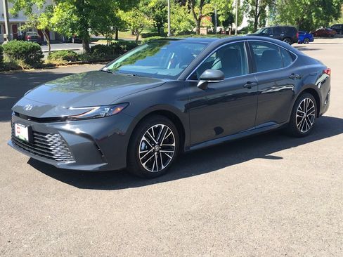 Used 2025 Toyota Camry XLE w/ Premium Package AWD/4WD image 12