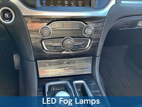 Used 2016 Chrysler 300 Limited image 19