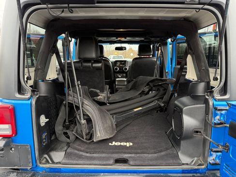 Used 2014 Jeep Wrangler Unlimited Rubicon w/ Dual Top Group image 18