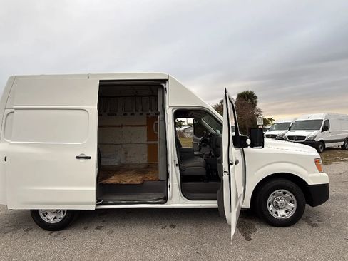 Used 2020 Nissan NV 3500 SV image 14