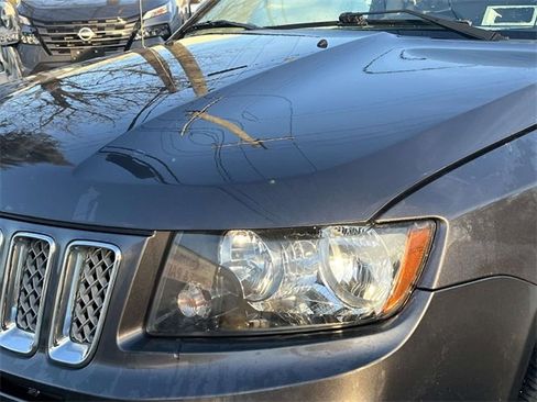 Used 2017 Jeep Compass Latitude image 9