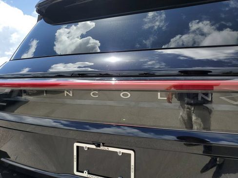 New 2026 Lincoln Navigator Premiere AWD/4WD image 5