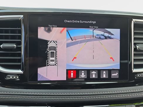 Used 2022 Chrysler Pacifica Limited FWD image 27