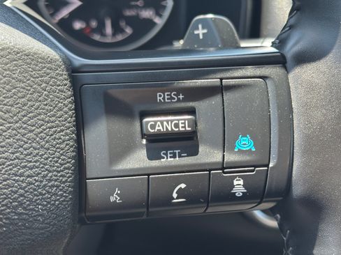 Used 2025 Nissan Rogue SV AWD/4WD image 13