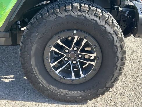 Used 2026 Jeep Wrangler Unlimited Rubicon AWD/4WD image 11