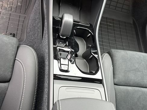 New 2026 Volvo XC40 B5 Ultra w/ Protection Package Premier AWD/4WD image 17