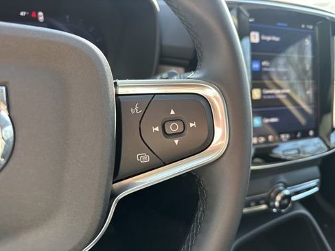 Certified 2025 Volvo XC40 B5 Core image 27