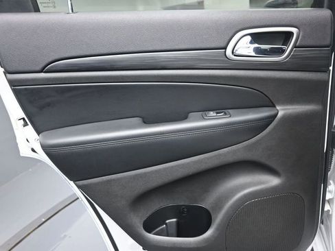 Used 2019 Jeep Grand Cherokee Altitude image 22