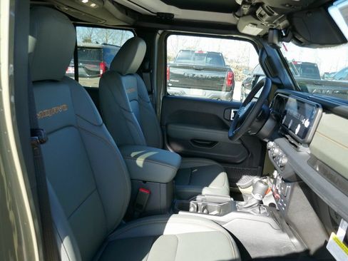 New 2026 Jeep Gladiator Mojave AWD/4WD image 9
