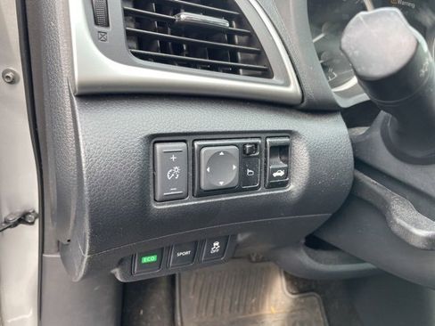 Used 2016 Nissan Sentra SL w/ Technology Package image 6
