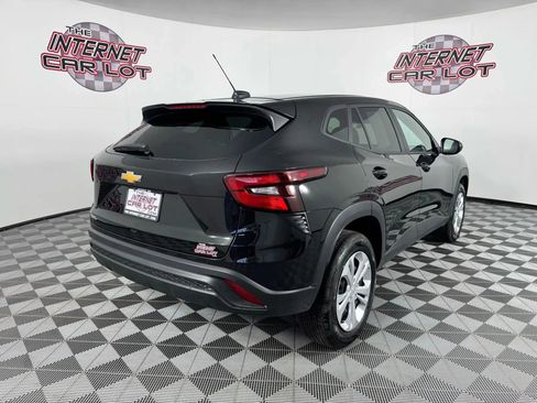 Used 2025 Chevrolet Trax LS FWD image 7