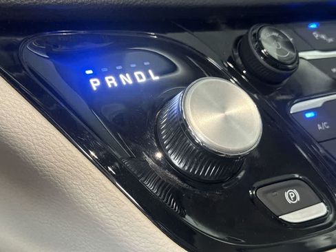 Used 2023 Chrysler Pacifica Limited FWD image 20