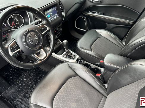 Used 2019 Jeep Compass Latitude image 10