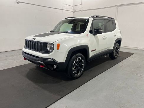 Used 2023 Jeep Renegade Trailhawk image 3