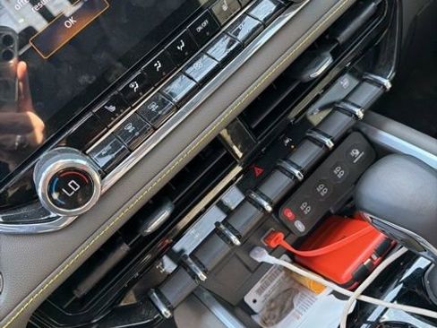 Used 2024 Chevrolet Colorado ZR2 w/ Technology Package image 18