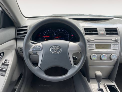 Used 2011 Toyota Camry LE image 10