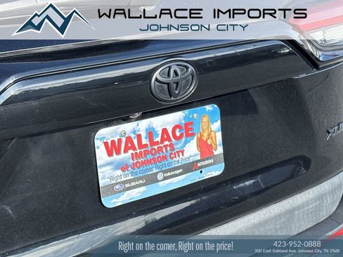 Used 2022 Toyota RAV4 XLE Premium image 10