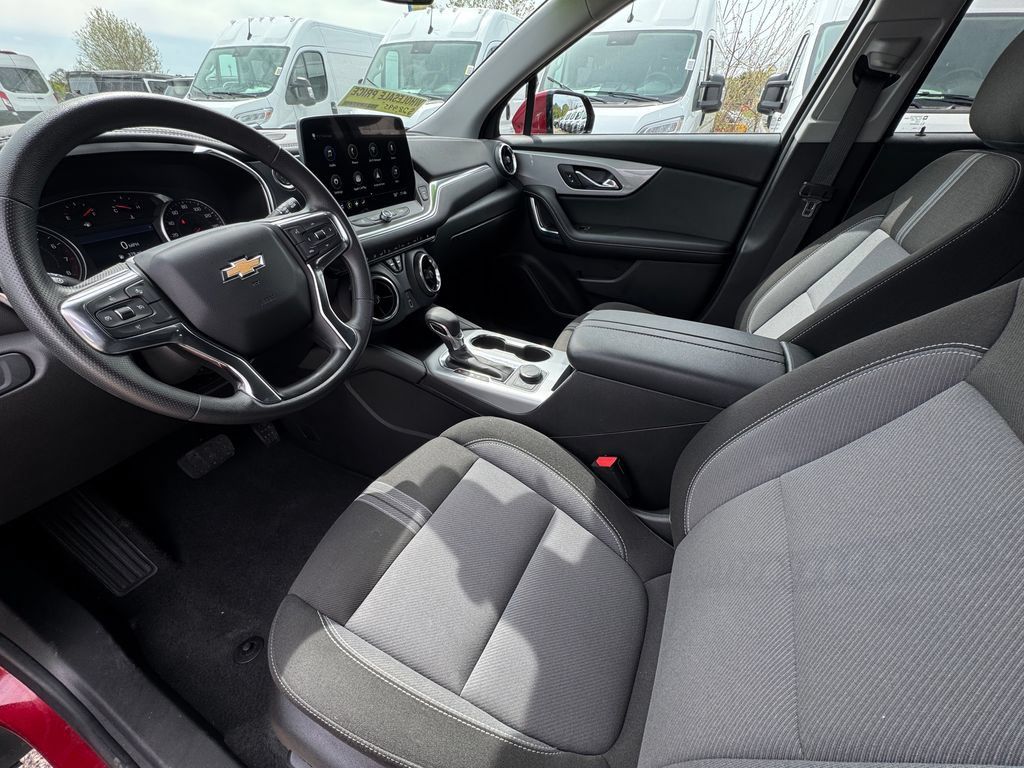 Used 2025 Chevrolet Blazer LT AWD/4WD image 14
