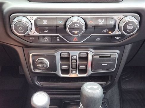 Used 2022 Jeep Wrangler Unlimited Sport AWD/4WD image 19