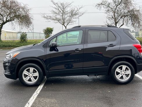 Used 2021 Chevrolet Trax LT w/ LT Convenience Package image 7