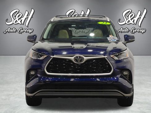 Used 2023 Toyota Highlander XLE AWD/4WD image 15