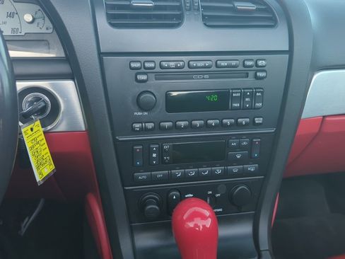 Used 2002 Ford Thunderbird image 17