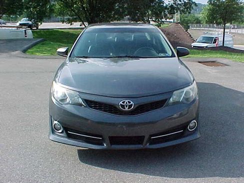 Used 2014 Toyota Camry SE FWD image 3