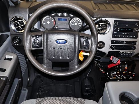 Used 2016 Ford F550 4x4 Regular Cab Super Duty image 17