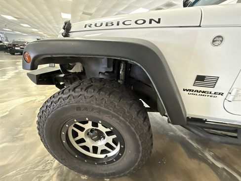 Used 2016 Jeep Wrangler Unlimited Rubicon w/ Connectivity Group AWD/4WD image 10