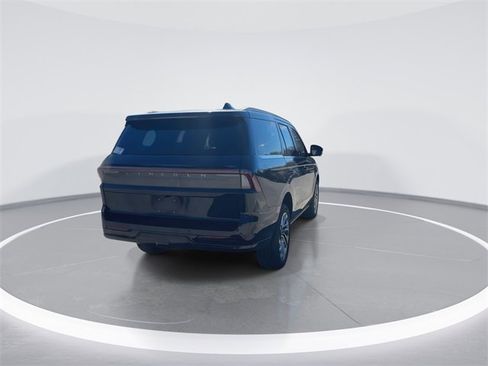 New 2025 Lincoln Navigator Reserve image 8