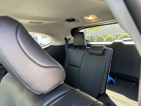 Used 2026 Toyota Highlander XLE AWD/4WD image 17