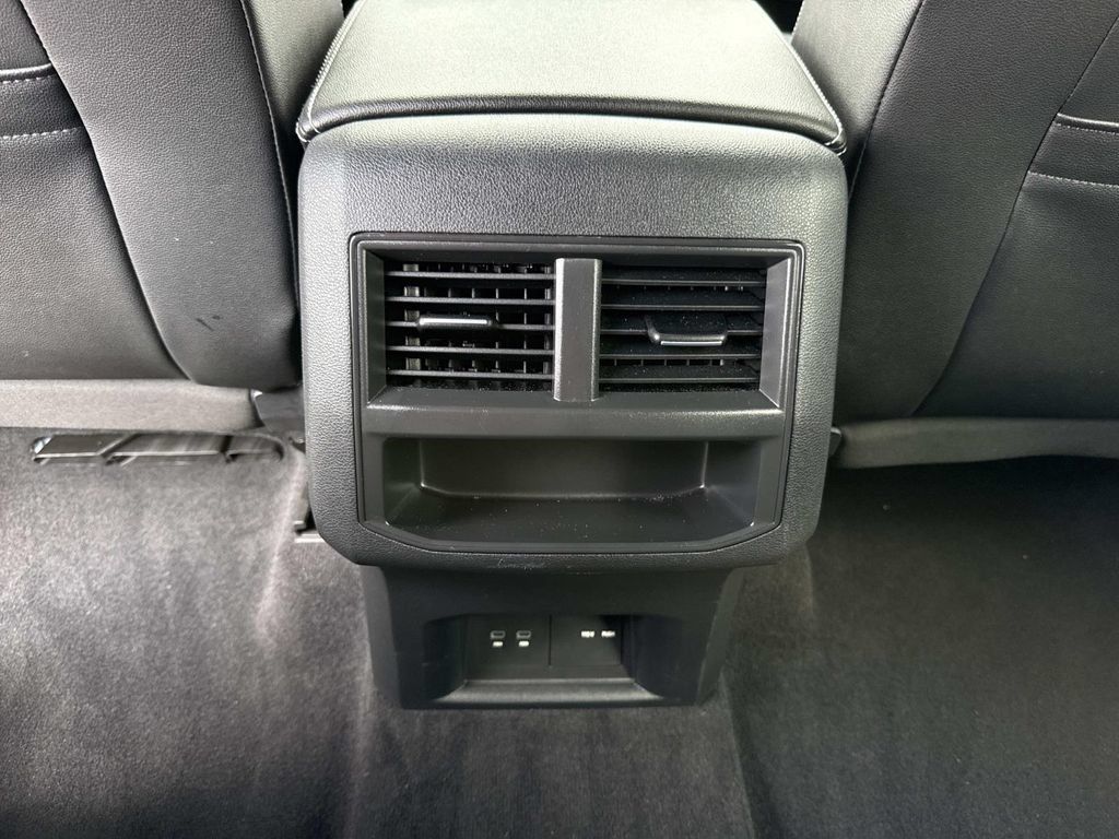 Used 2022 Volkswagen Atlas Cross Sport SE FWD image 19