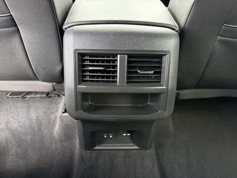 Used 2022 Volkswagen Atlas Cross Sport SE FWD image 19
