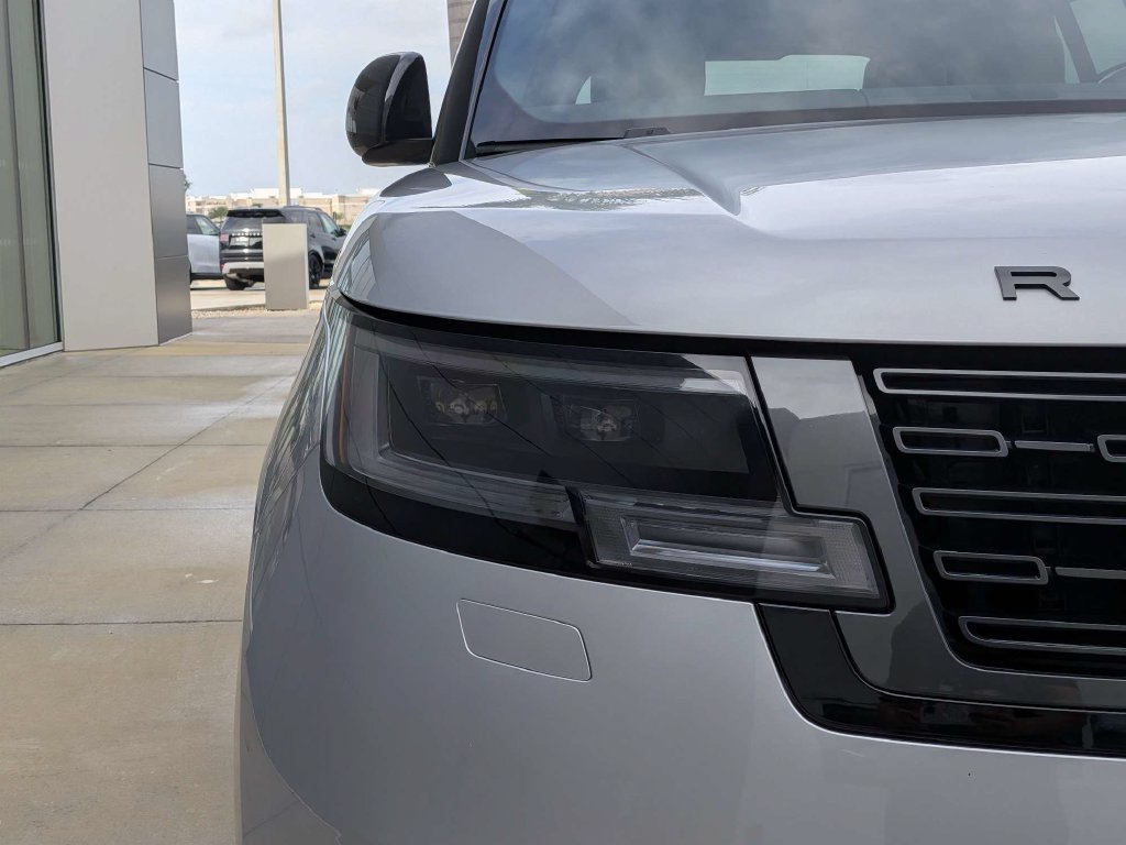 Certified 2025 Land Rover Range Rover SE AWD/4WD image 9