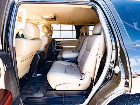 Used 2012 Toyota Sequoia Platinum image 28