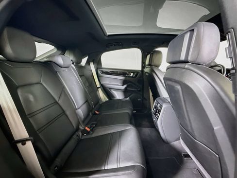 Certified 2023 Porsche Cayenne Platinum Edition AWD/4WD image 35