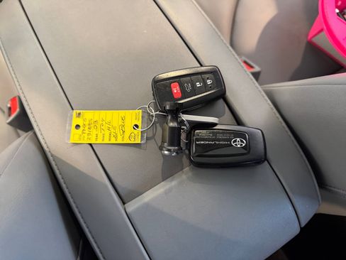 Used 2023 Toyota Highlander XLE image 31