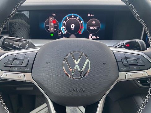 New 2026 Volkswagen Tiguan SE image 7