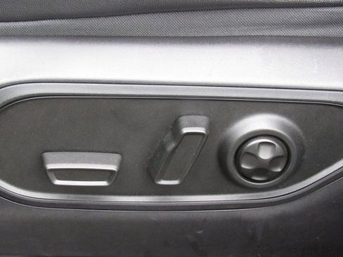 Used 2024 Jeep Grand Cherokee L Limited w/ Luxury Tech Group II image 13