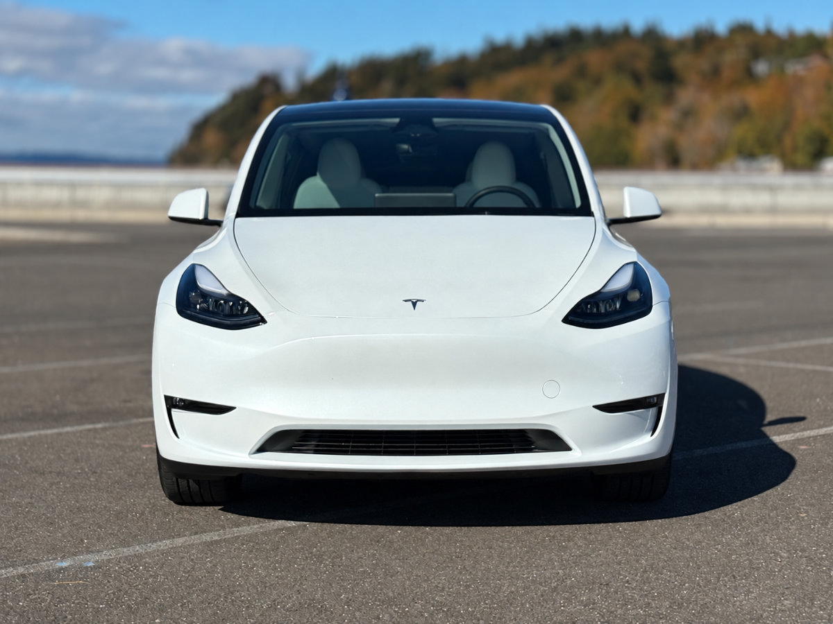 Used 2025 Tesla Model Y Long Range AWD/4WD image 9
