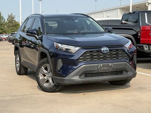 Used 2022 Toyota RAV4 XLE w/ Convenience Package AWD/4WD image 2