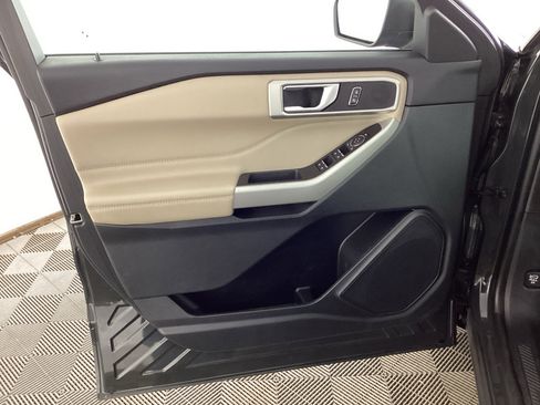 Used 2023 Ford Explorer XLT w/ Equipment Group 202A AWD/4WD image 19