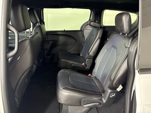 New 2027 Chrysler Pacifica Select FWD image 23