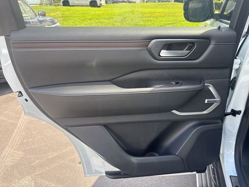 New 2025 Nissan Armada Platinum Reserve image 16