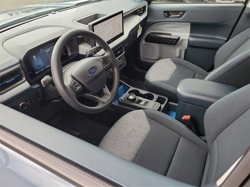 Used 2025 Ford Maverick XLT w/ Equipment Group 302A image 3